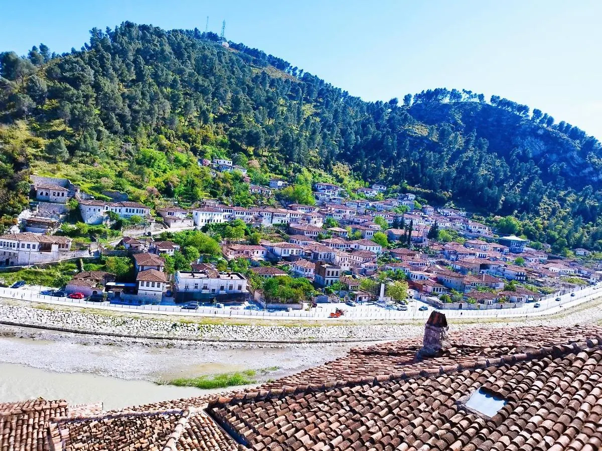 Guva Mangalem Hotel Restaurant Berat 3*,  Albania